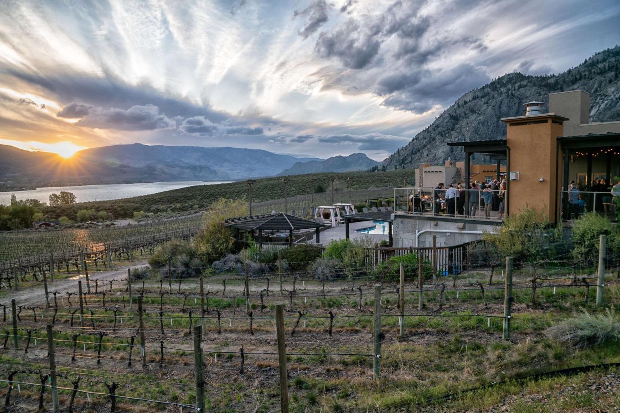 Hotel Spirit Ridge, In The Unbound Collection By Hyatt Osoyoos Exterior foto